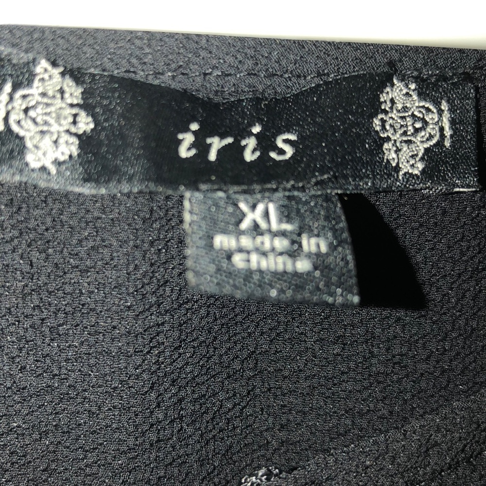 Cute black basic blouse. - Picture 3 of 3
